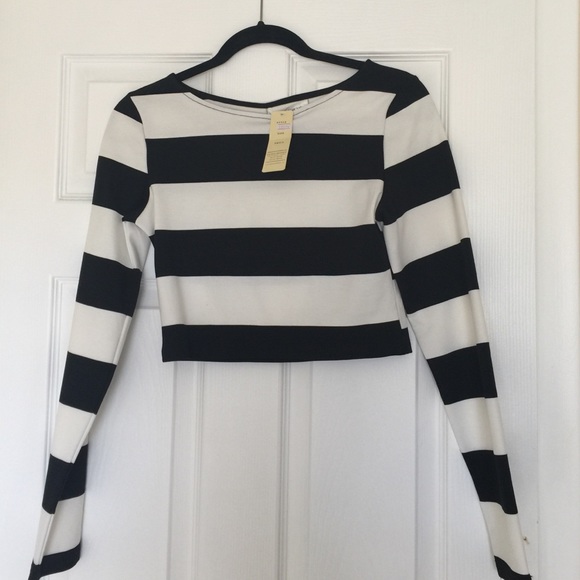 Black/white striped crop top