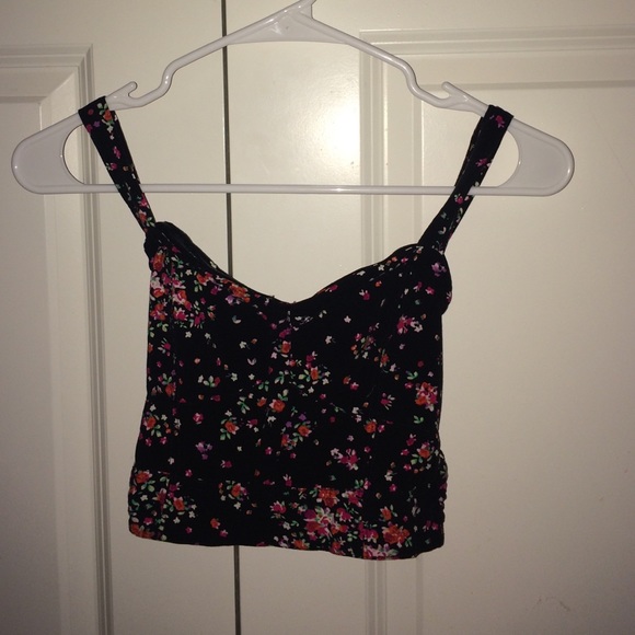 Black floral crop top