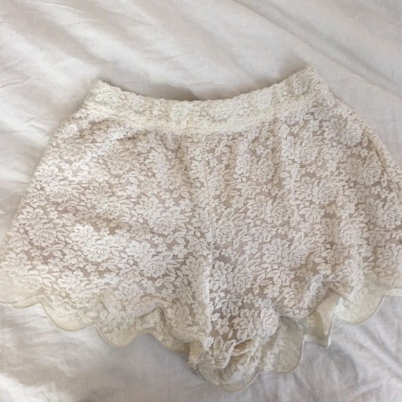 Free people high waited lace shorts with scallop