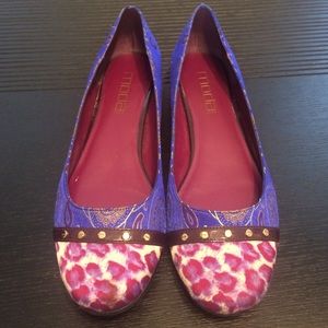 Moda Spana loafers. Color: Multi