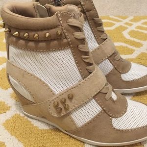 Studded wedge sneakers