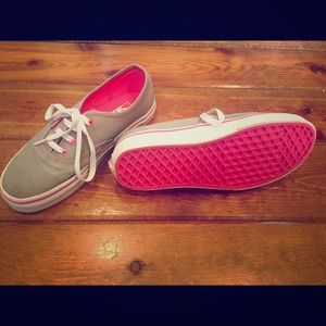 Vans, women's size 7.5. Men's size 6!