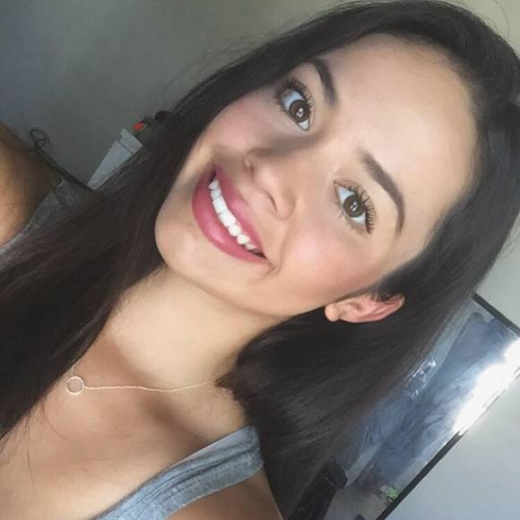 Meet your Posher, Daniela - Picture 1 of 1