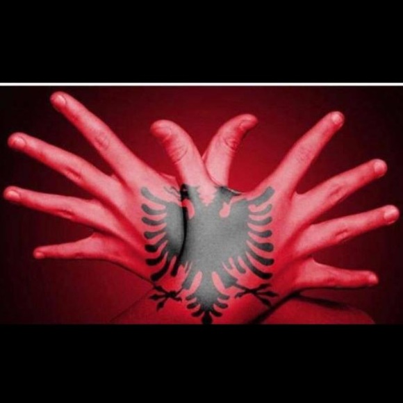 Meet your Posher, Adela