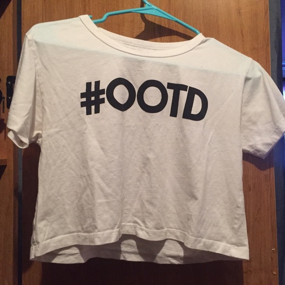 "OOTD" cropped tee.