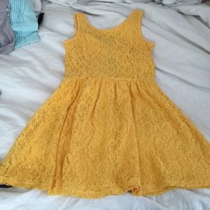 Adorable yellow lace dress with vneck back