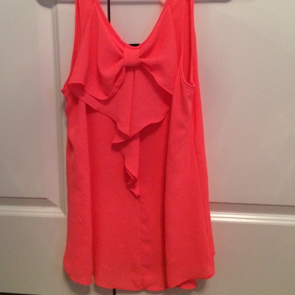 Pink bow shirt