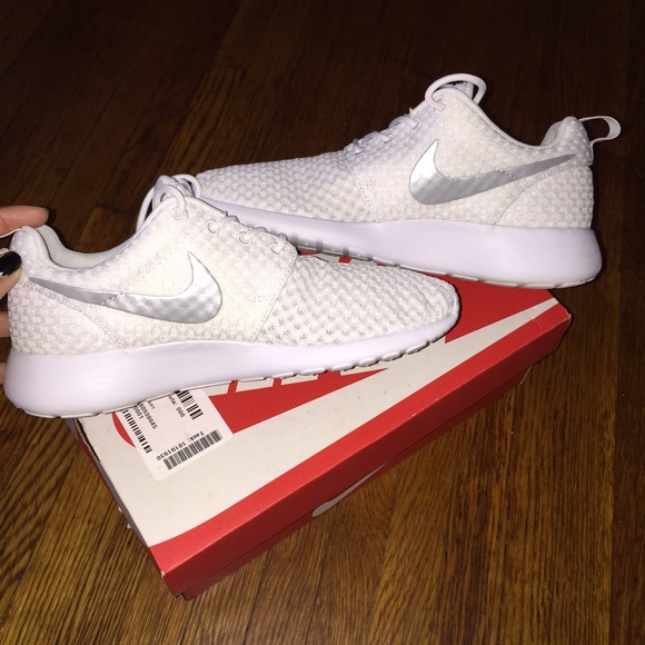 Nike Shoes - White & Metallic Platinum Nike Roshe Sneakers
