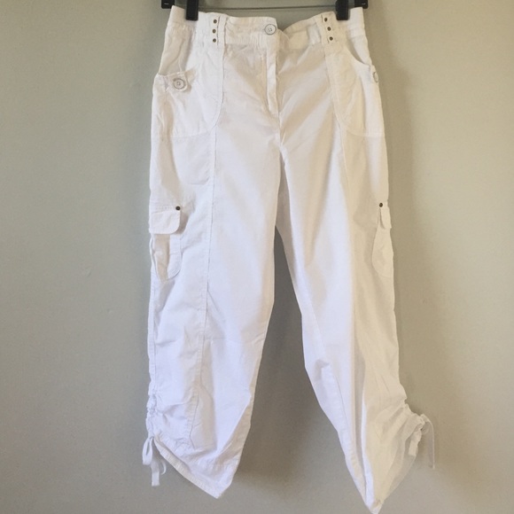 White Chico's cotton cargo capri