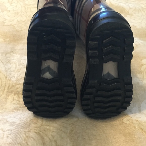 AUTHENTIC Childrens Burberry wellies PRICE FIRM - Picture 2 of 4