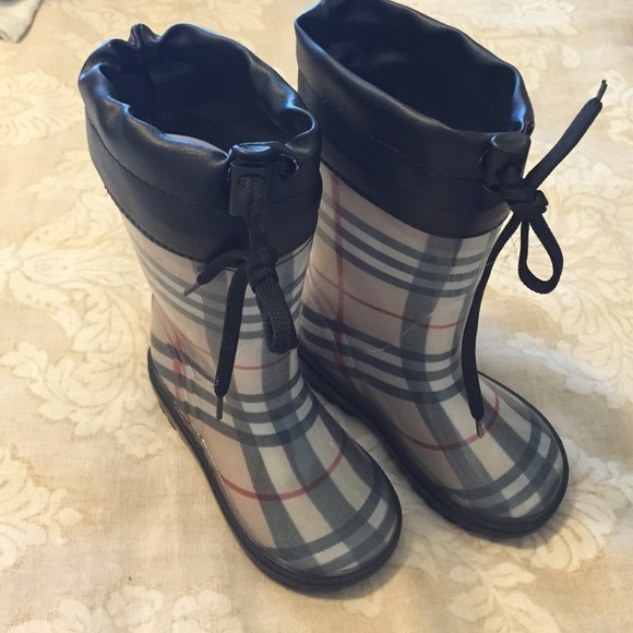 AUTHENTIC Childrens Burberry wellies PRICE FIRM - Picture 3 of 4