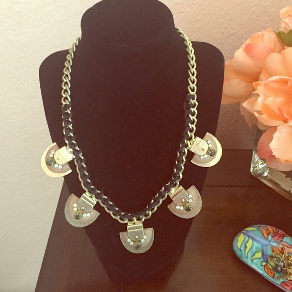 Statement necklace. - Picture 1 of 2