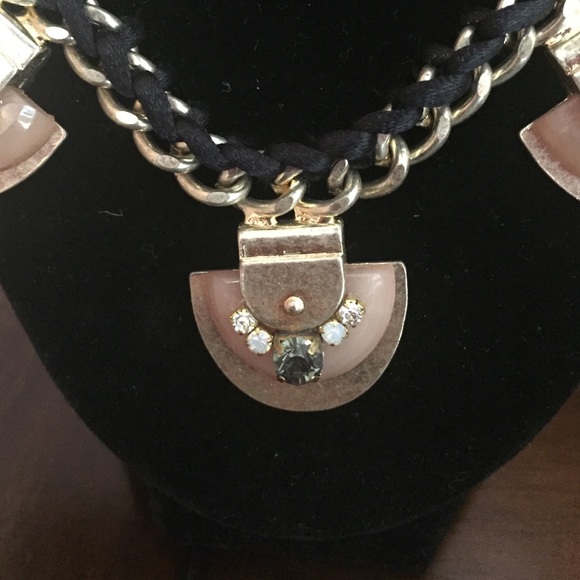 Statement necklace. - Picture 2 of 2