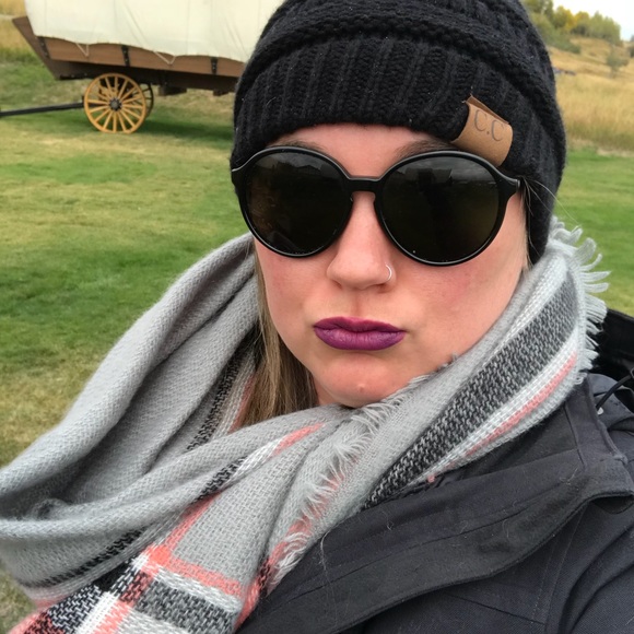 Meet your Posher, Kaci - Picture 5 of 5