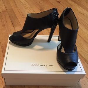 BCBG Ilma Black Leather Back Zip Peep Toe Heels