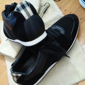 BRAND NEW NEVER WORN AUTHENTIC BURBERRY SNEAKERS !