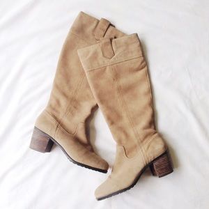 Arturo Chiang suede boots