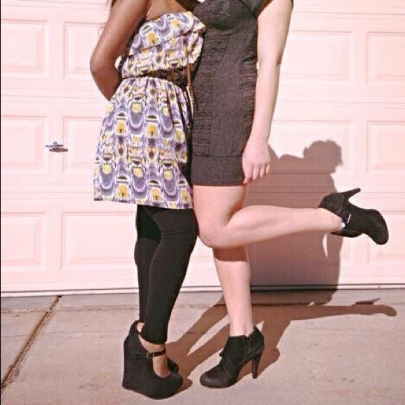 Strapless Abstract Print Dress - Picture 2 of 3