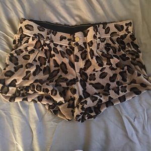 Comfy animal print short.