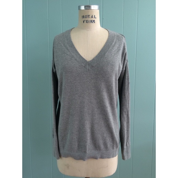 Grey V-neck sweater - small