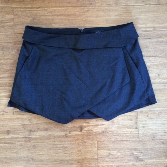 Aritzia Envelope Skort