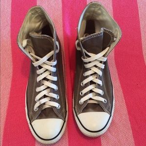 Gray high top converse