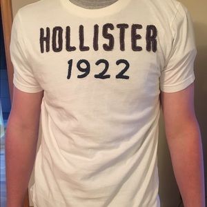MEN's Hollister T Shirt - Large