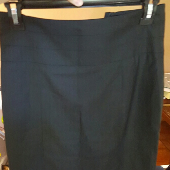 H&M Midi Pencil Skirt - Black Size 4