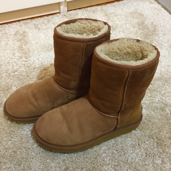 UGG classic boots 7M chestnut