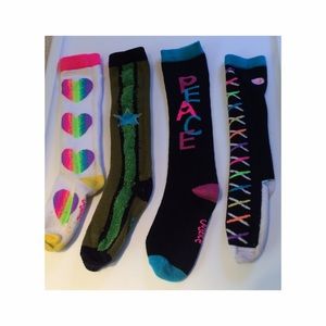 Purposefully mix and match socks bundle
