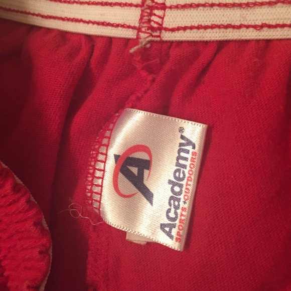 Red shorts - Picture 2 of 2