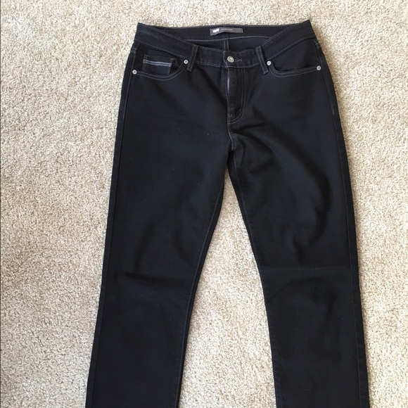 Levi's Mid-Rise Black Skinny Jean
