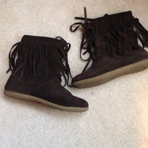 Brown frilled boots