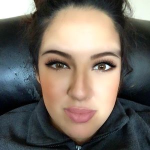 Meet your Posher, Yesenia