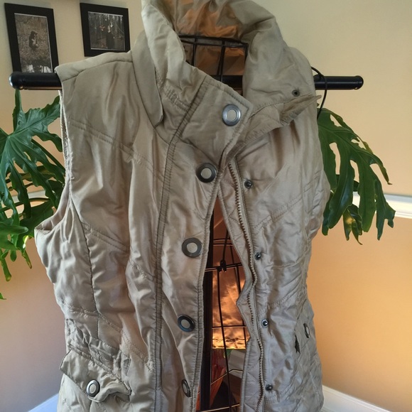 Vest - Picture 2 of 4