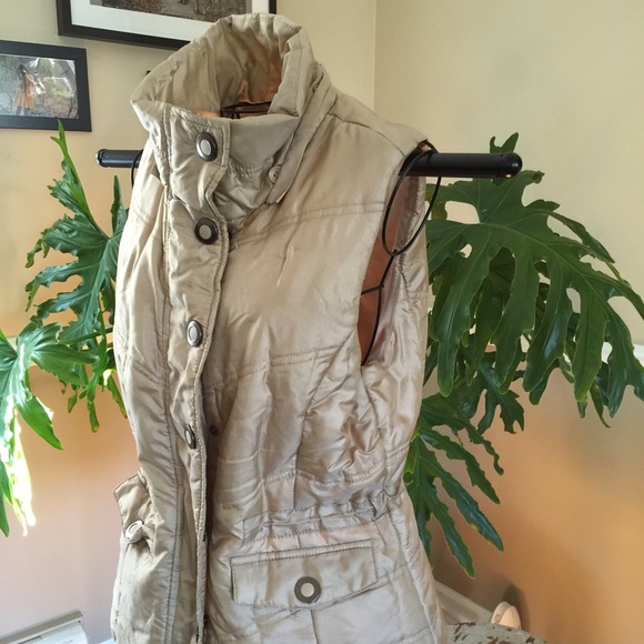 Vest - Picture 3 of 4