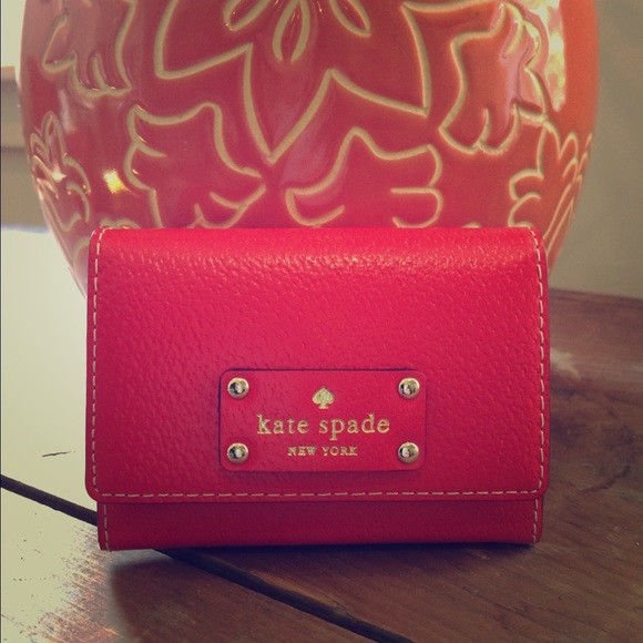 NWT Kate Spade Darla Wellesley Wallet in Empirered