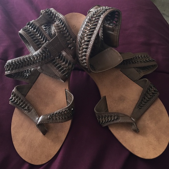 Zigisoho sandals