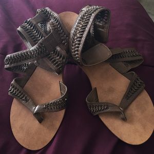 Zigisoho sandals