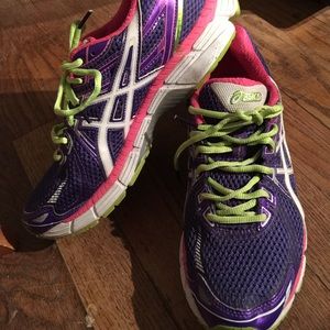 Asics GT2000 running shoes