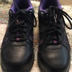 Skechers steel toed shoes. Worn twice