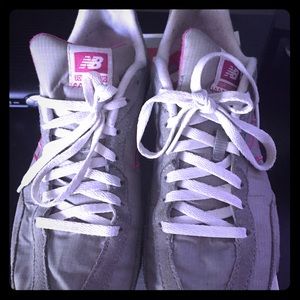 NEW BALANCE gray and pink sneakers