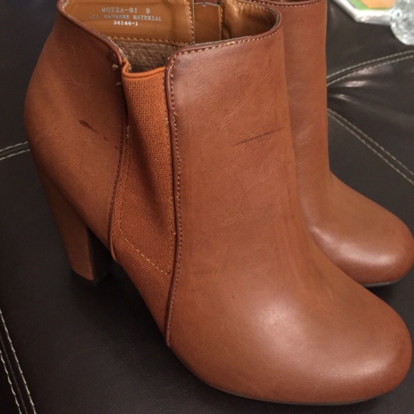 ⭐️SOLD⭐️Bamboo Chestnut Faux Fur Ankle Boots - Picture 3 of 4