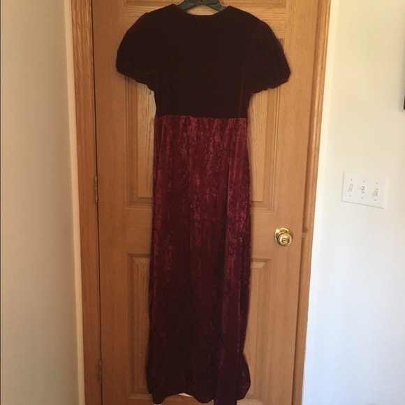 Beautiful Masquerade Costume! - Picture 2 of 8