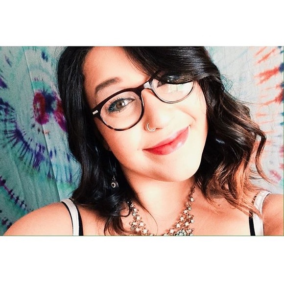 Meet your Posher, Justine - Picture 1 of 1