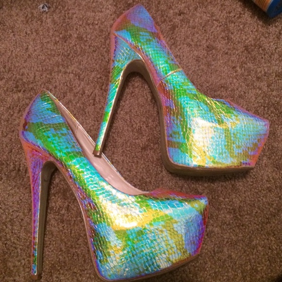 Lola shoetique platform pumps