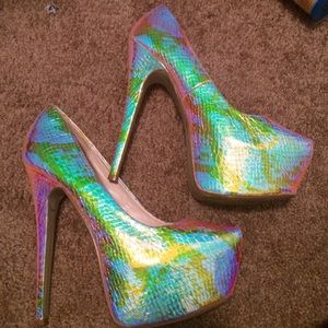 Lola shoetique platform pumps