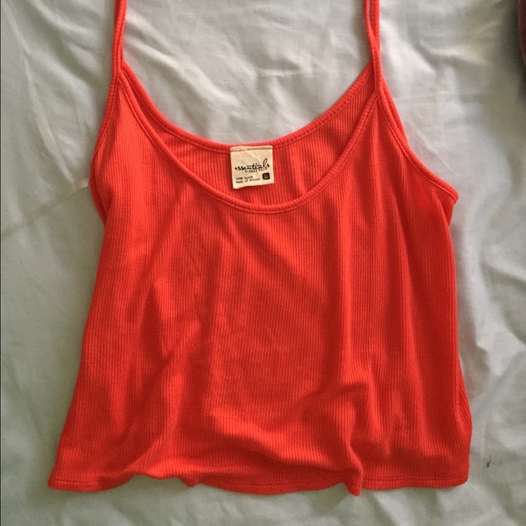 Red tank - Picture 2 of 2