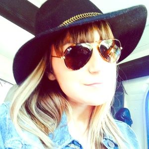 CLOSET CLOSED be back Thursday✌🏼️