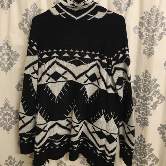 Aztec sweater - Picture 2 of 2